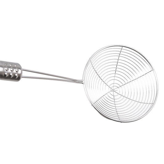 Close-up of 20 cm stainless steel spider strainer skimmer, perfect for frying and draining oil. High-quality kitchen utensil for daily use.