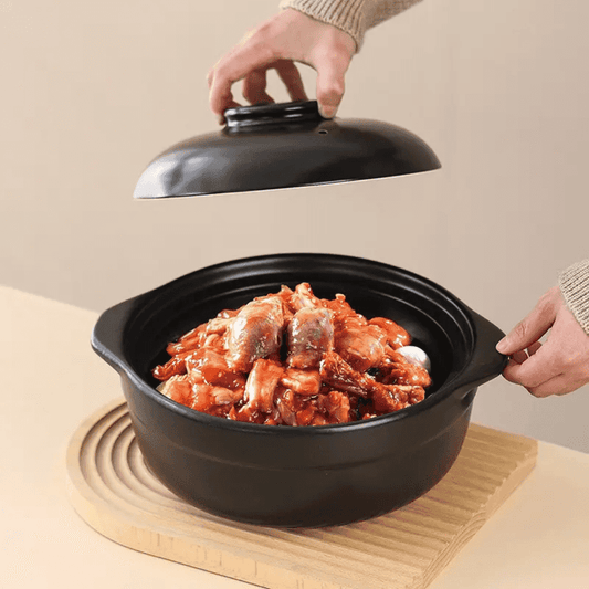 Ceramic cooking pot filled with cooked meat, highlighting its heat retention and flavor-preserving qualities for home-cooked meals.