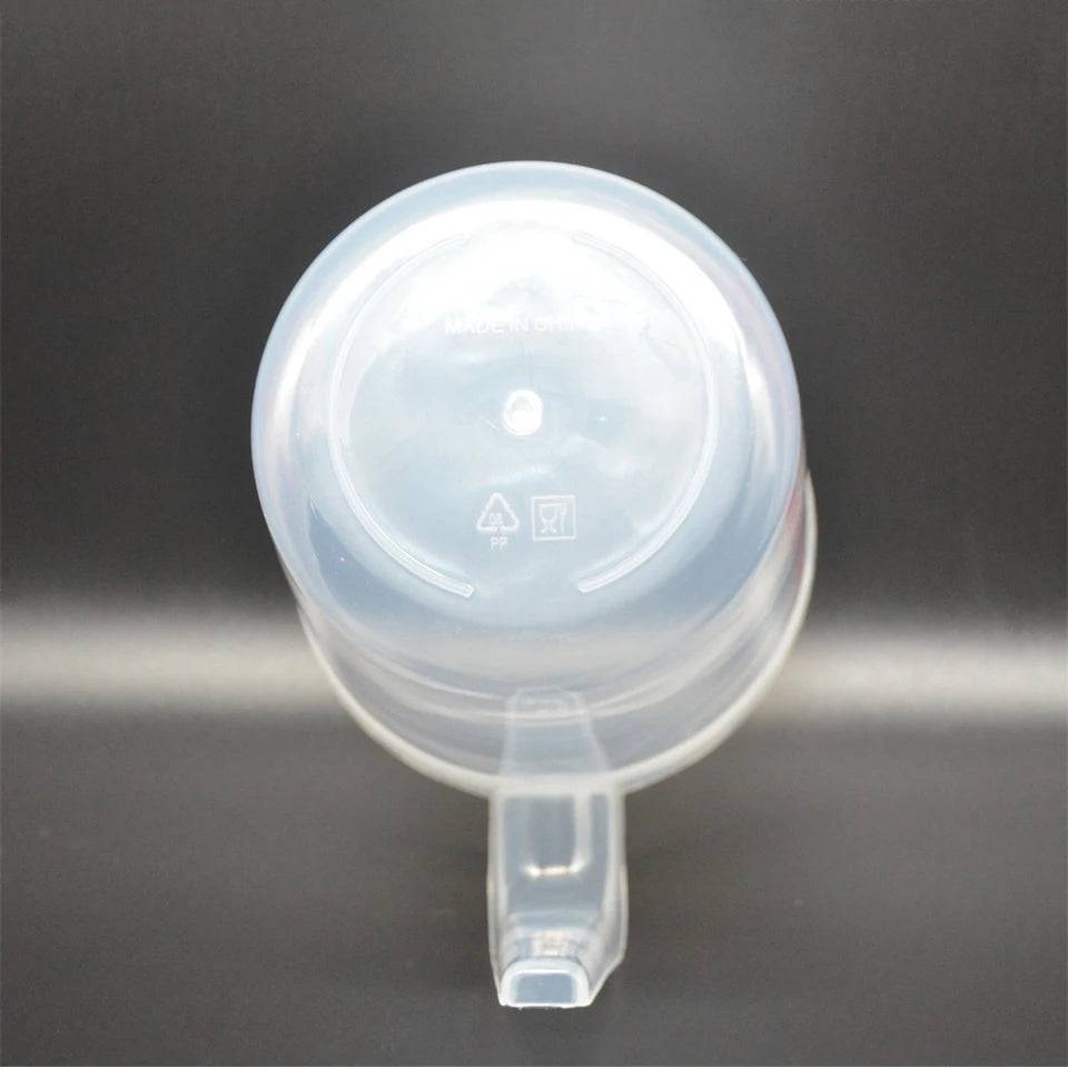 Bottom view of 1000ml plastic measuring cup showing dishwasher-safe and recyclable symbols, made from sturdy PP material.