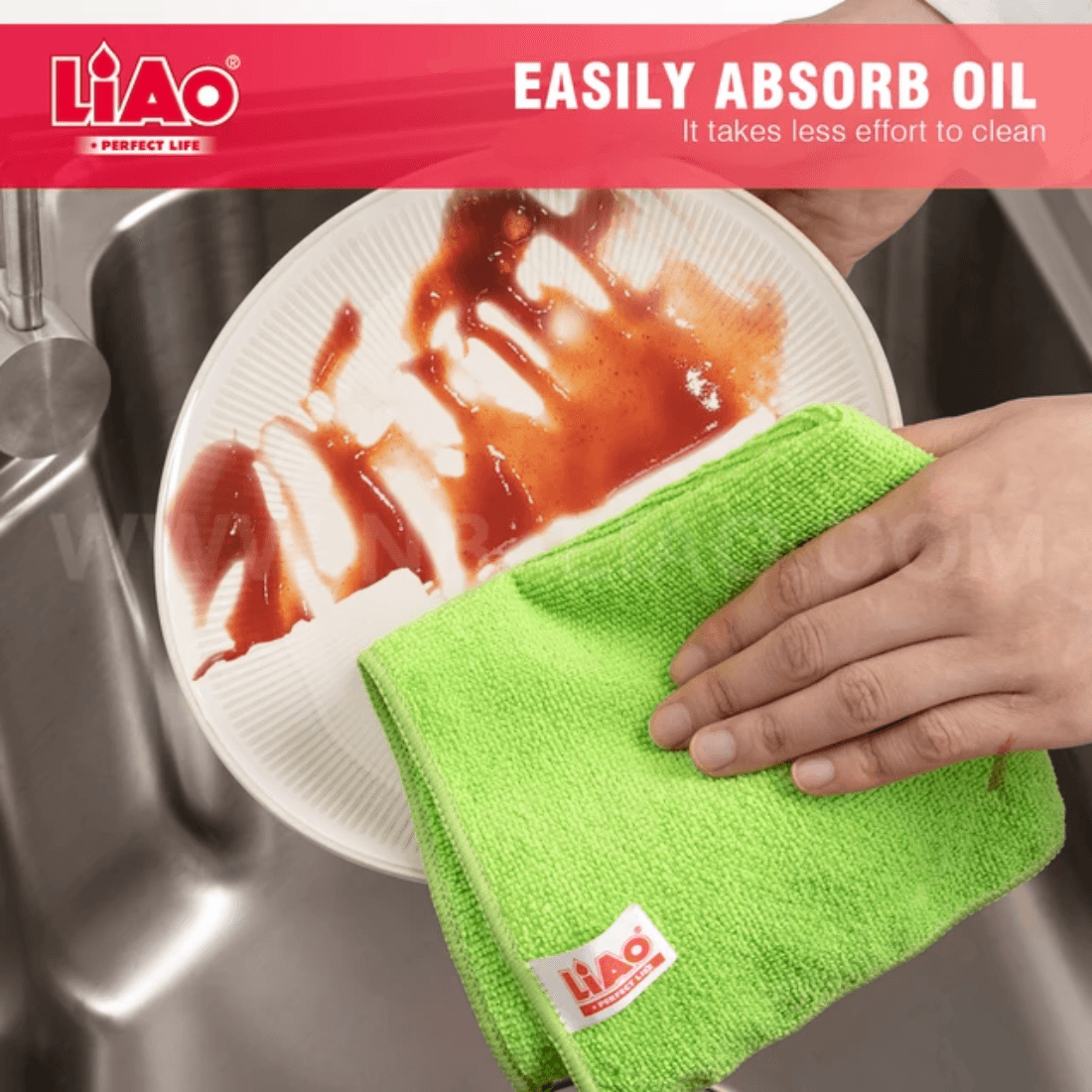 LIAO Multipurpose Cloths - Microfiber Cleaning 12 Pack shown wiping ketchup off a plate with a green cloth, demonstrating oil absorption power.