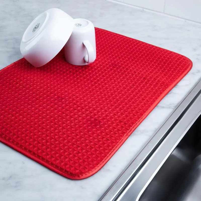 LIAO Drying Mat 51 x 38 cm in red placed on a kitchen counter with cups, ideal for drying dishes, shop at Bamagate.com in Sri Lanka.