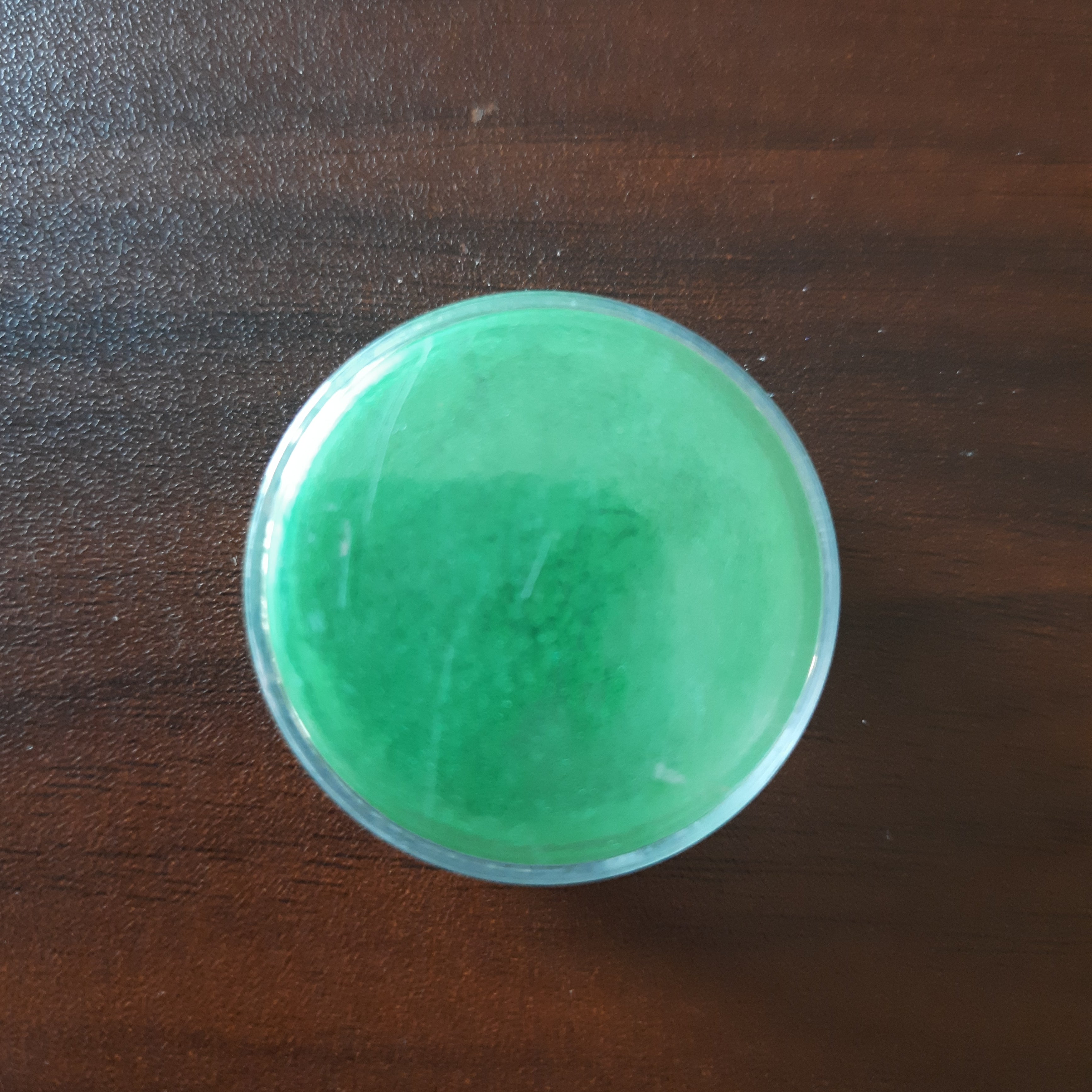 Green edible glitter powder in a small jar for cake and icing decoration. Available online at Bamagate.com in Sri Lanka.