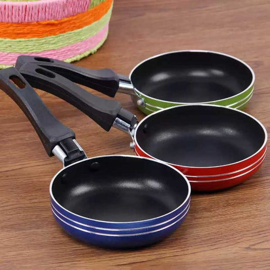Colorful Mini Egg Frying Pans, 12 cm nonstick cookware with ergonomic handles. Great for single-serve egg frying in any kitchen.