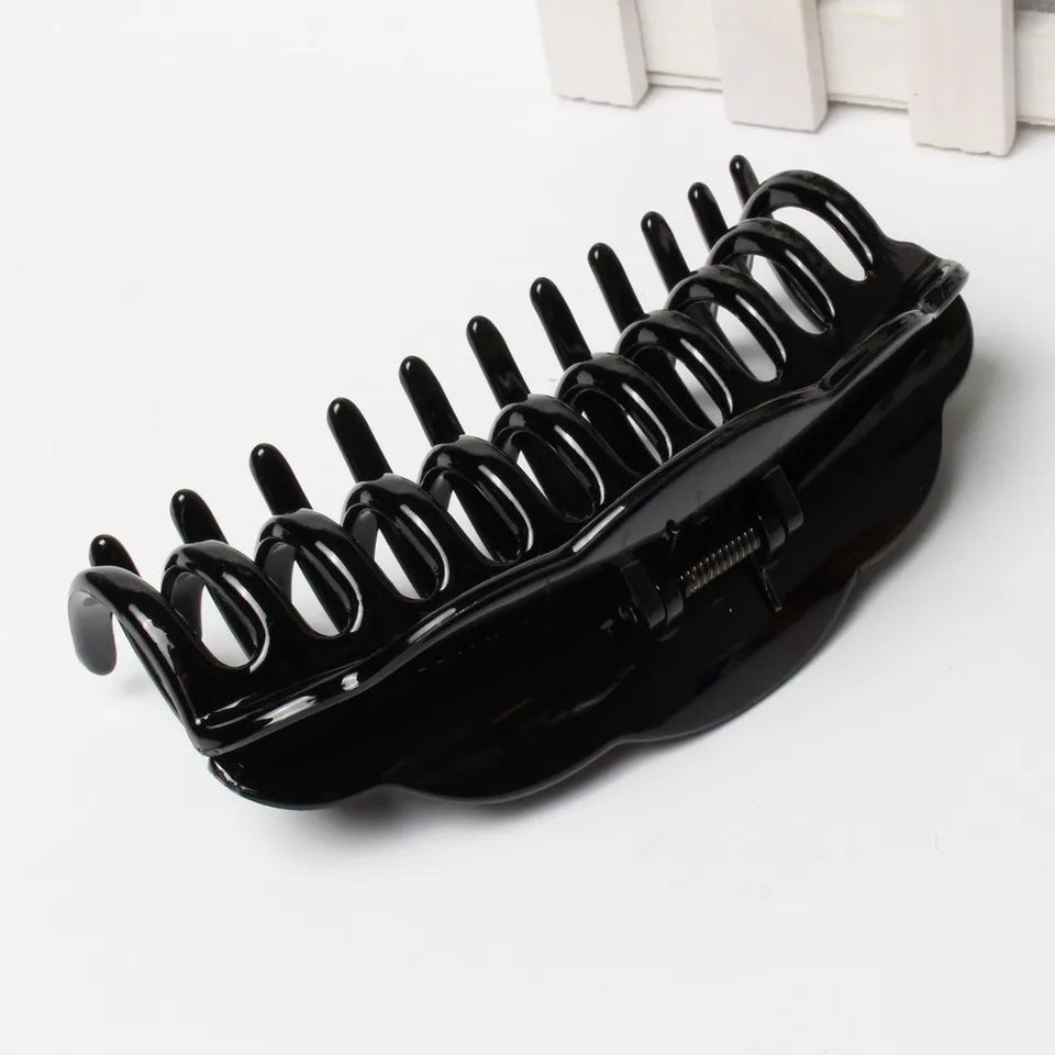 Durable black hair claw clip for women from Bamagate.com, curved design with interlocking teeth for secure hold on all hair textures.