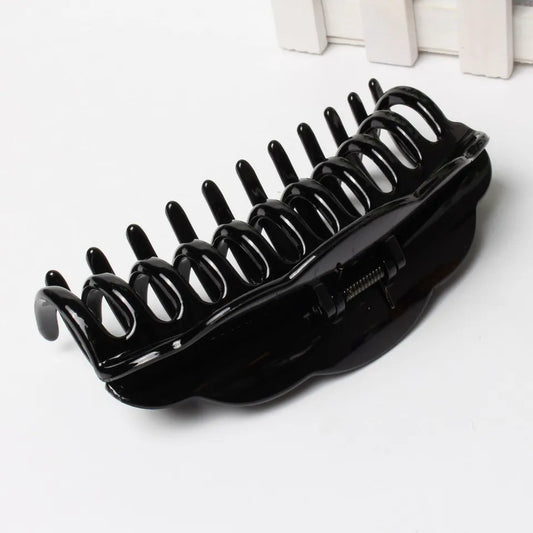 Durable black hair claw clip for women from Bamagate.com, curved design with interlocking teeth for secure hold on all hair textures.
