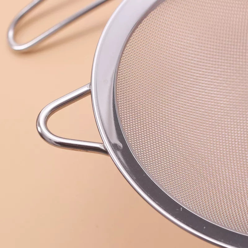 Detail of Stainless Steel Strainer Fine Mesh 18 cm with reinforced rim and fine mesh. Great for home cooks and professional kitchens alike.